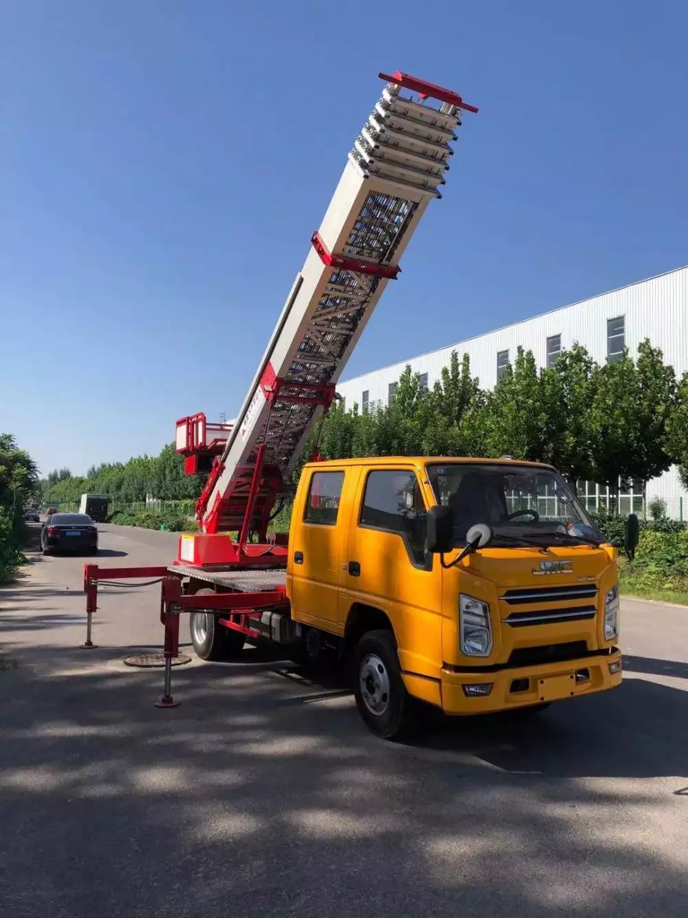 成安县附近的云梯车出租服务：轻松解决高空作业需求